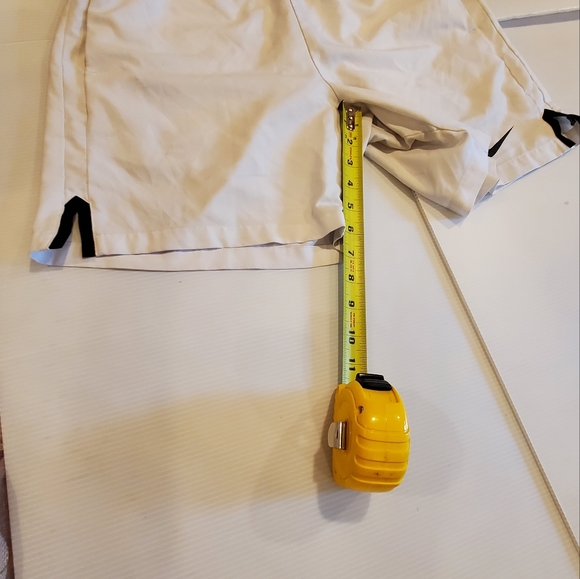 SOLD Nike Women's White Dry Fit Athletic Medium Short Eleastic Band - Picture 6 of 7